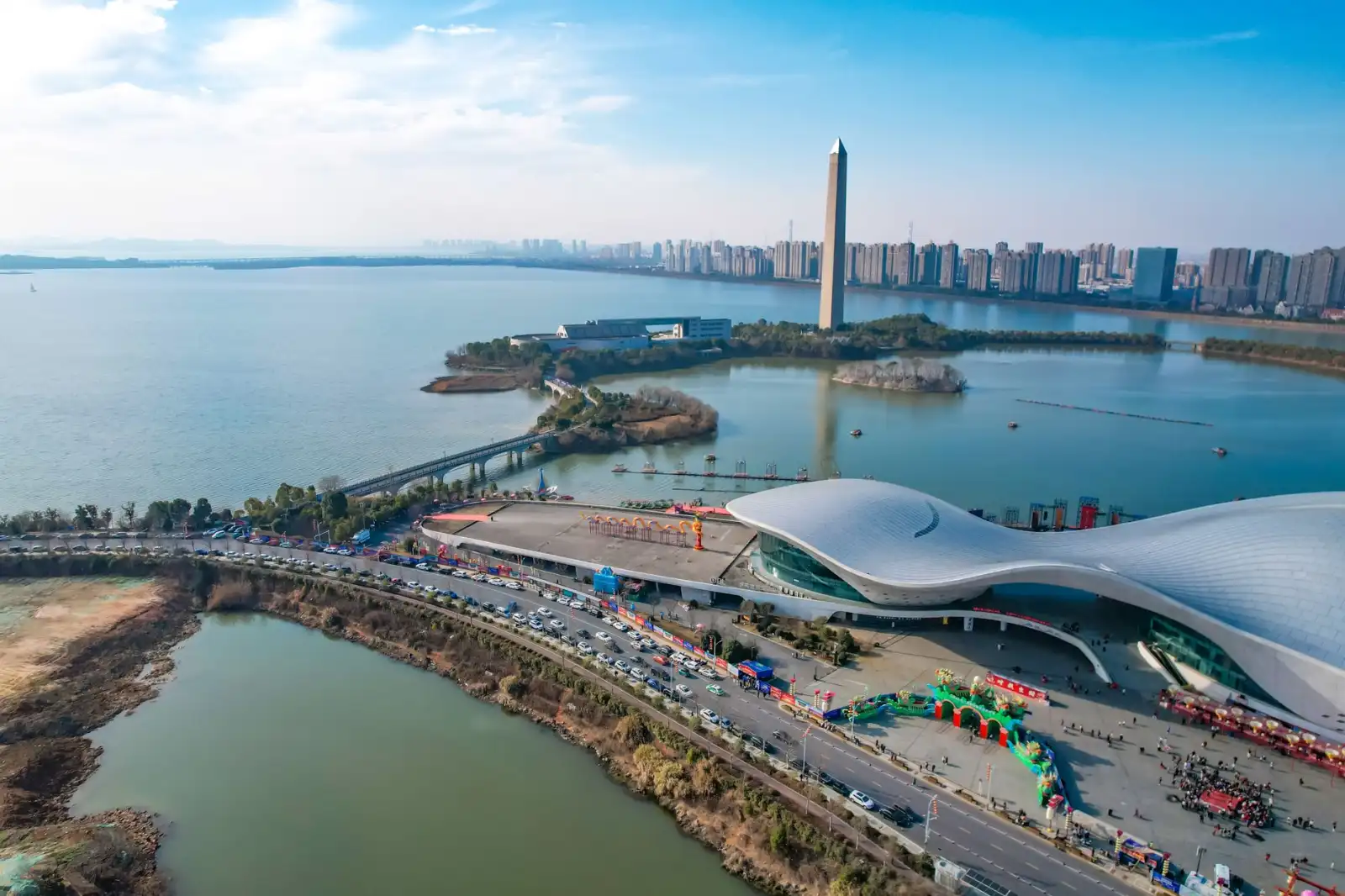 沈阳铁西区马克马丁美发店发型设计服务：根据脸型与发质定制专属造型方案