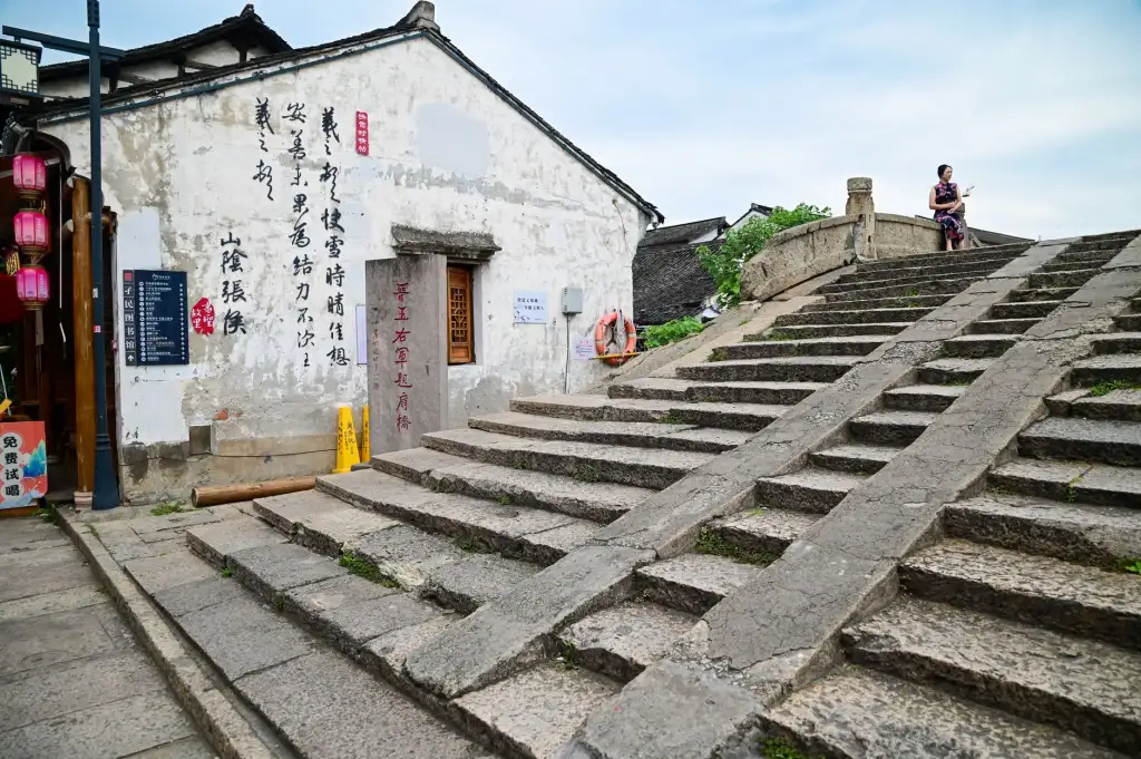 2025年沈阳美发行业流行趋势与造型设计技术解析