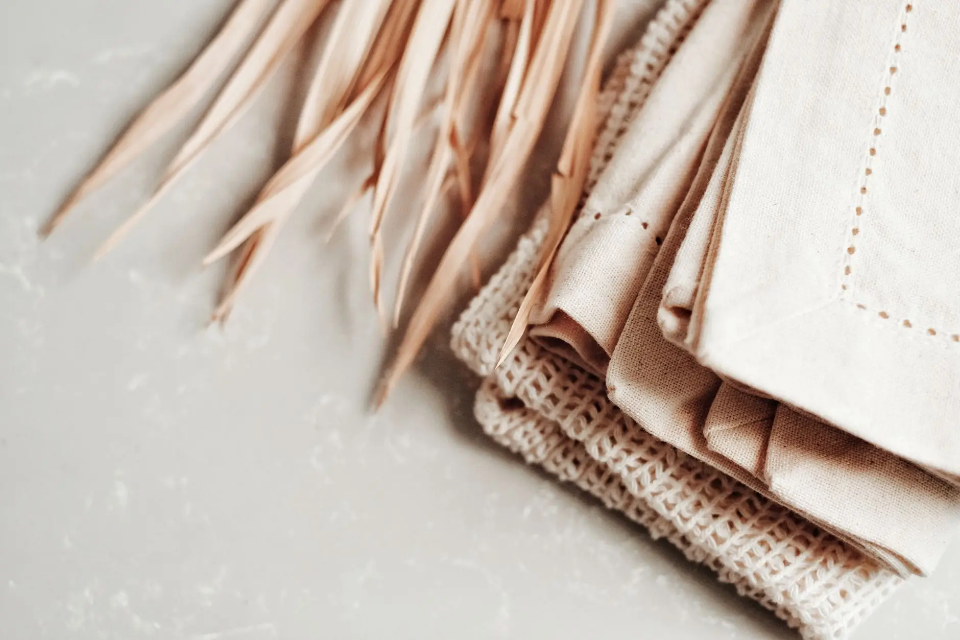 理发店造型设计对比：马克马丁美发沙龙与常规美发服务的差异化优势