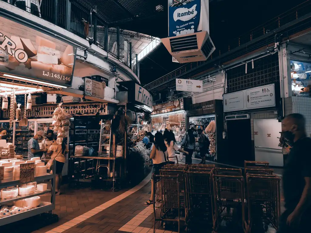 马克马丁美发店：不同发质的专业美发服务方案对比